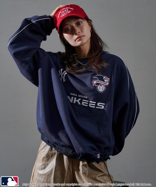 MLB（メジャーリーグベースボール）の「MLB/メジャーリーグベースボール MLB 別注パイピングロゴスウェット(限定展開)（スウェット・メンズ・アッシュグレー/ブラック/ネイビー・SMALL/MEDIUM/LARGE）」の4枚目の写真