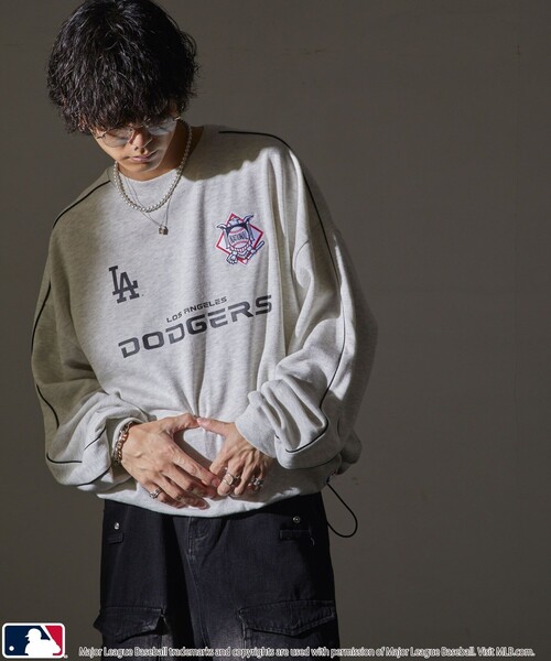 MLB（メジャーリーグベースボール）の「MLB/メジャーリーグベースボール MLB 別注パイピングロゴスウェット(限定展開)（スウェット・メンズ・アッシュグレー/ブラック/ネイビー・SMALL/MEDIUM/LARGE）」の14枚目の写真