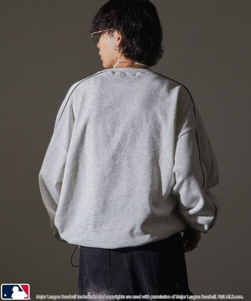 MLB（メジャーリーグベースボール）の「MLB/メジャーリーグベースボール MLB 別注パイピングロゴスウェット(限定展開)（スウェット・メンズ・アッシュグレー/ブラック/ネイビー・SMALL/MEDIUM/LARGE）」の16枚目の写真