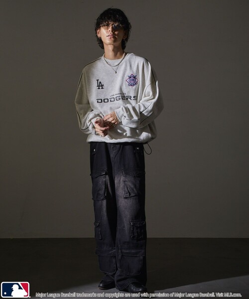 MLB（メジャーリーグベースボール）の「MLB/メジャーリーグベースボール MLB 別注パイピングロゴスウェット(限定展開)（スウェット・メンズ・アッシュグレー/ブラック/ネイビー・SMALL/MEDIUM/LARGE）」の17枚目の写真