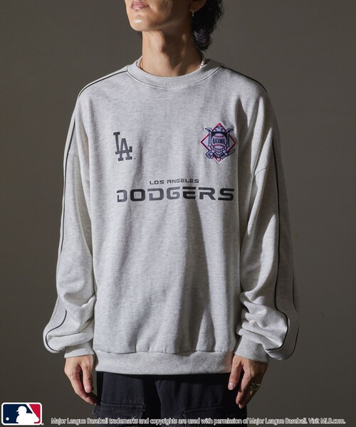 MLB（メジャーリーグベースボール）の「MLB/メジャーリーグベースボール MLB 別注パイピングロゴスウェット(限定展開)（スウェット・メンズ・アッシュグレー/ブラック/ネイビー・SMALL/MEDIUM/LARGE）」の19枚目の写真