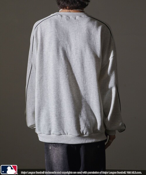 MLB（メジャーリーグベースボール）の「MLB/メジャーリーグベースボール MLB 別注パイピングロゴスウェット(限定展開)（スウェット・メンズ・アッシュグレー/ブラック/ネイビー・SMALL/MEDIUM/LARGE）」の20枚目の写真