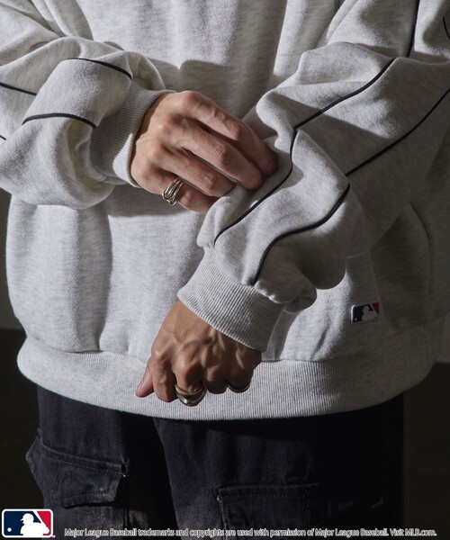MLB（メジャーリーグベースボール）の「MLB/メジャーリーグベースボール MLB 別注パイピングロゴスウェット(限定展開)（スウェット・メンズ・アッシュグレー/ブラック/ネイビー・SMALL/MEDIUM/LARGE）」の22枚目の写真