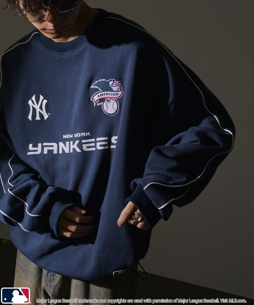 MLB（メジャーリーグベースボール）の「MLB/メジャーリーグベースボール MLB 別注パイピングロゴスウェット(限定展開)（スウェット・メンズ・アッシュグレー/ブラック/ネイビー・SMALL/MEDIUM/LARGE）」の3枚目の写真
