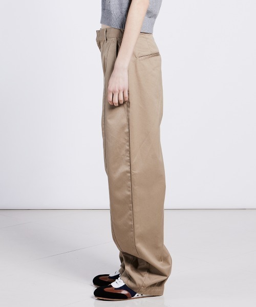 DOUBLE STANDARD CLOTHING(ダブルスタンダードクロージング)の「ウエストポイントカーブパンツ(その他パンツ・レディース・ベージュ/カーキ・38/36)」の5枚目の写真