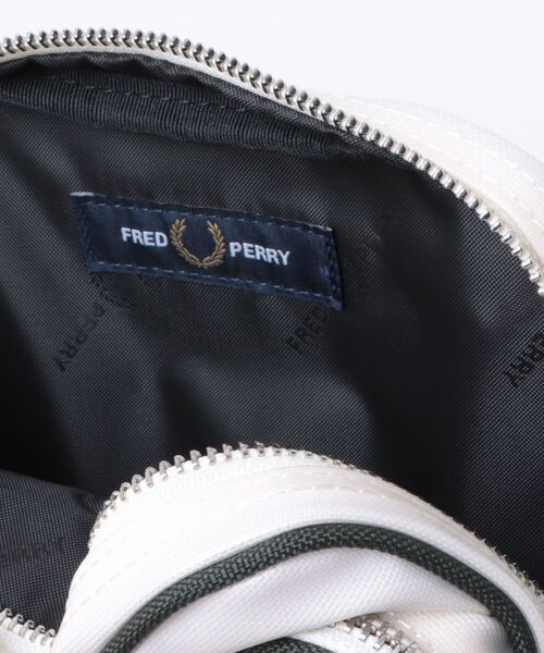 FRED PERRY（フレッドペリー）の「【FRED PERRY】L8258_CLASSIC SIDE BAG（ショルダーバッグ・レディース・ブラック/ベージュ・FREE）」の15枚目の写真
