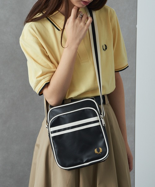 フレッドペリー メッセンジャーバッグ ショルダー 斜めがけ レザー キャンバス FRED PERRY (フレッドペリー) アウトドア メッセンジャーバッグ