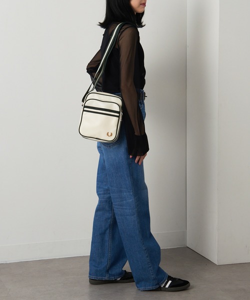 FRED PERRY（フレッドペリー）の「【FRED PERRY】L8258_CLASSIC SIDE BAG（ショルダーバッグ・レディース・ブラック/ベージュ・FREE）」の10枚目の写真