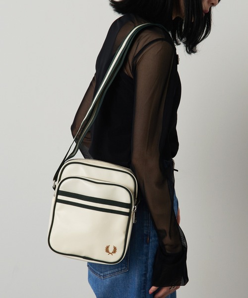 FRED PERRY（フレッドペリー）の「【FRED PERRY】L8258_CLASSIC SIDE BAG（ショルダーバッグ・レディース・ブラック/ベージュ・FREE）」の5枚目の写真