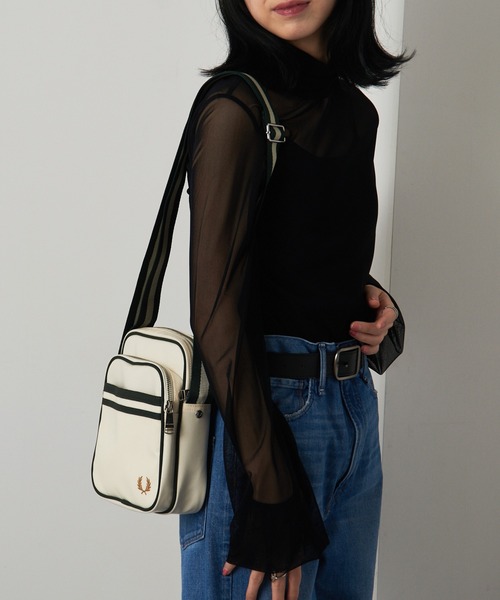 FRED PERRY（フレッドペリー）の「【FRED PERRY】L8258_CLASSIC SIDE BAG（ショルダーバッグ・レディース・ブラック/ベージュ・FREE）」の6枚目の写真