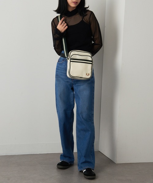 FRED PERRY（フレッドペリー）の「【FRED PERRY】L8258_CLASSIC SIDE BAG（ショルダーバッグ・レディース・ブラック/ベージュ・FREE）」の11枚目の写真