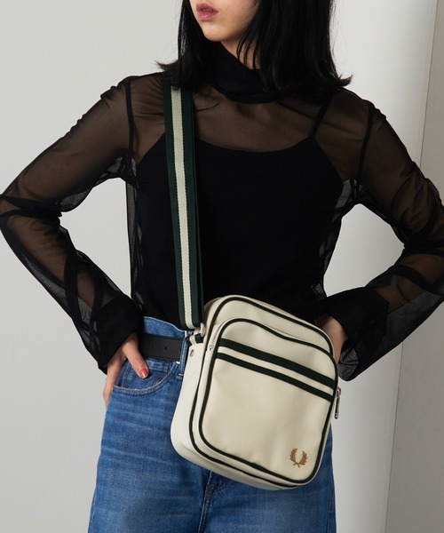 FRED PERRY（フレッドペリー）の「【FRED PERRY】L8258_CLASSIC SIDE BAG（ショルダーバッグ・レディース・ブラック/ベージュ・FREE）」の8枚目の写真