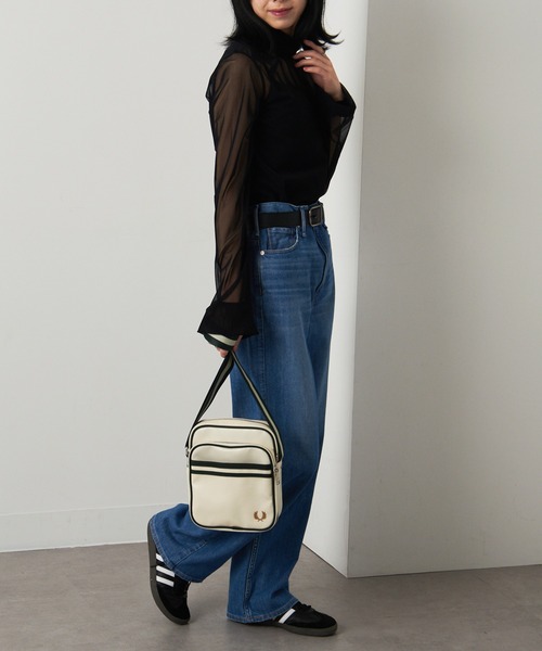 FRED PERRY（フレッドペリー）の「【FRED PERRY】L8258_CLASSIC SIDE BAG（ショルダーバッグ・レディース・ブラック/ベージュ・FREE）」の12枚目の写真