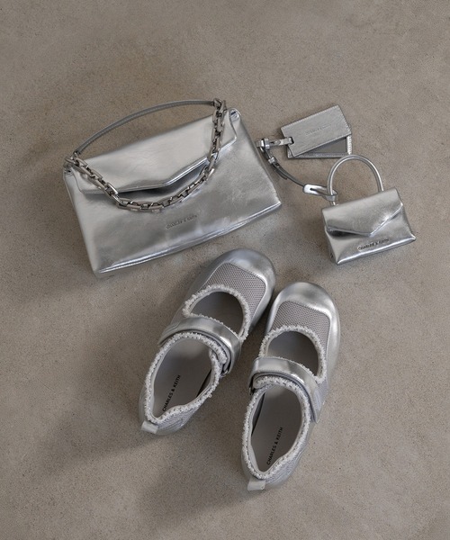 CHARLES & KEITH(チャールズ & キース)の「メッシュ パールエンベリシュッドメリージェーンスニーカー(スニーカー・レディース・シルバー/ブラック系その他2・23cm/23.5cm/24.5cm/22.5cm/25cm)」の17枚目の写真