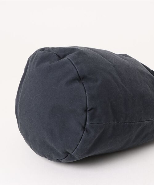 hobo（ホーボー）の「【hobo / ホーボー】DRAWSTRING POUCH M PADDED LIGHT CANVAS（ショルダーバッグ・メンズ・ベージュ/ネイビー/チャコール・FREE）」の5枚目の写真