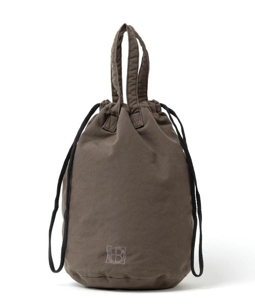 hobo（ホーボー）の「【hobo / ホーボー】DRAWSTRING POUCH M PADDED LIGHT CANVAS（ショルダーバッグ・メンズ・ベージュ/ネイビー/チャコール・FREE）」の2枚目の写真