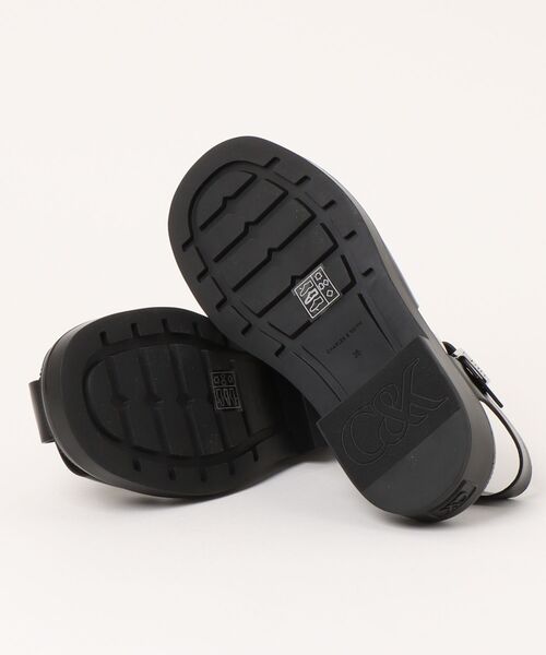 CHARLES & KEITH(チャールズ & キース)の「レザー ケージサンダル(サンダル・レディース・オフホワイト/ブラック・23cm/22.5cm/25cm/24.5cm/23.5cm)」の4枚目の写真