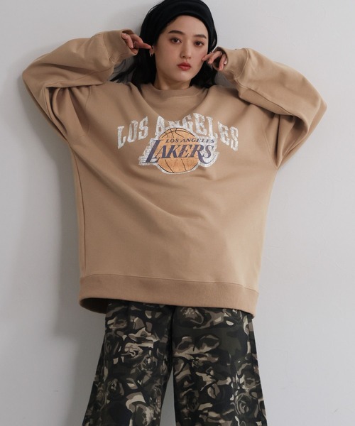 NBA(エヌビーエー)の「【NBA】別注/ロゴプリントオーバーサイズスウェット(スウェット・メンズ・その他4/イエロー系その他/ブラック/パープル/ワインレッド/ブルー・FREE)」の20枚目の写真