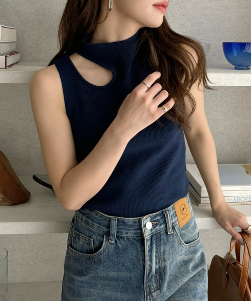 Eclat one（エクラワン）の「【Eclat one】肩 カットアウト ハイネック ノースリーブ（キャミソール・レディース・ネイビー/ホワイト/ブラック・FREE）」の9枚目の写真