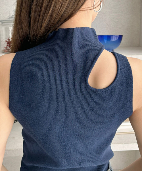 Eclat one（エクラワン）の「【Eclat one】肩 カットアウト ハイネック ノースリーブ（キャミソール・レディース・ネイビー/ホワイト/ブラック・FREE）」の22枚目の写真