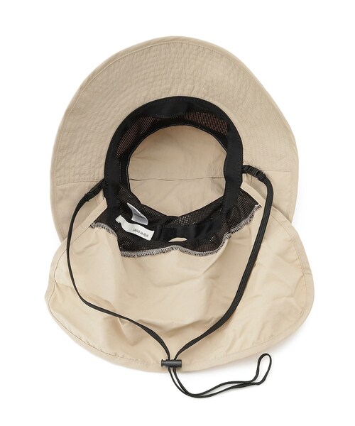 SHOO・LA・RUE（シューラルー）の「【撥水／UVカット】シェード付きポケッタブルハット【あご紐つき／サイズ調整】（ハット・レディース・オレンジ/ブラック/グレー/ナチュラル・00）」の9枚目の写真