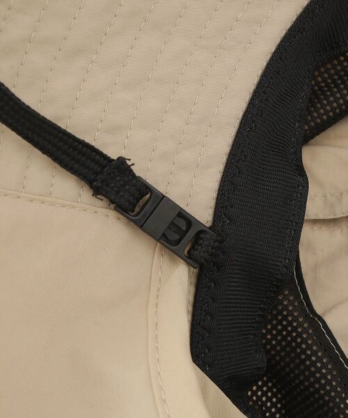 SHOO・LA・RUE（シューラルー）の「【撥水／UVカット】シェード付きポケッタブルハット【あご紐つき／サイズ調整】（ハット・レディース・オレンジ/ブラック/グレー/ナチュラル・00）」の12枚目の写真