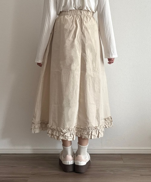 Cham.(チャム)の「裾フリルAラインロングスカート(スカート・レディース・オフホワイト/ベージュ・F)」の5枚目の写真