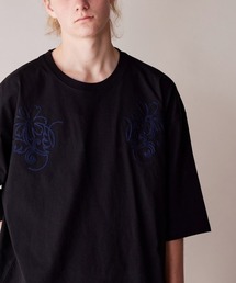 rehacer : One-Line Floral Stitch T-shirt / ワンライン フローラルステッチ リラックスフィット T-シャツ