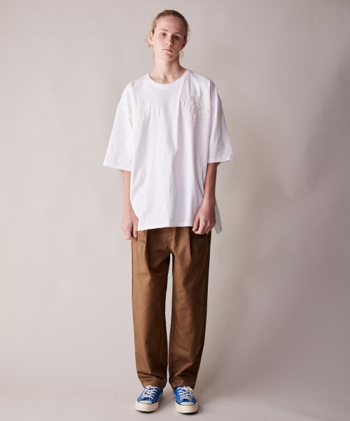 rehacer（レアセル）の「rehacer : One-Line Floral Stitch T-shirt / ワンライン　フローラルステッチ リラックスフィット T-シャツ（Tシャツ/カットソー・メンズ・オリーブ/ブラック/ホワイト・MEDIUM/LARGE/X-LARGE）」の8枚目の写真