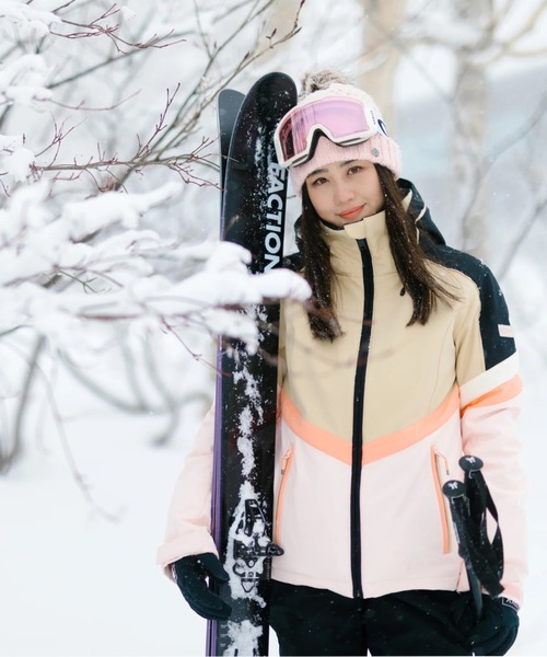 ROXY(ロキシー)の「PEAK CHIC SOFTSHELL /ロキシースキースノーボードジャケット(マウンテンパーカー・レディース・ベージュ・SMALL)」の4枚目の写真