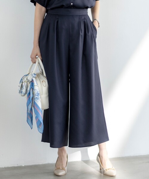 ANY SIS(エニィスィス)の「スムージーポリエステルタックフレア パンツ(その他パンツ・レディース・ネイビー系/ライトグリーン系9/レッド系/ダークブラウン系9/ダルブルー系・0)」の4枚目の写真