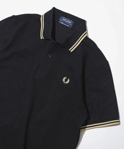 FRED PERRY(フレッドペリー)の「FRED PERRY / フレッドペリー M12 TWIN TIPPED SHIRT(ポロシャツ・メンズ・ブラック・40/42)」の1枚目の写真