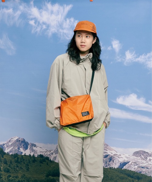 OverLab(オーバーラボ)の「「OverLab/オーバーラボ」スタンダードサコッシュバッグ(ショルダーバッグ・メンズ・ライム/ブラック/ブルー/オレンジ・FREE)」の4枚目の写真