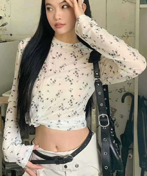 お取り置きになりました✨️小花柄の涼しいトップス✨️ セール】小花柄ストレッチシアートップス（Tシャツ/カットソー
