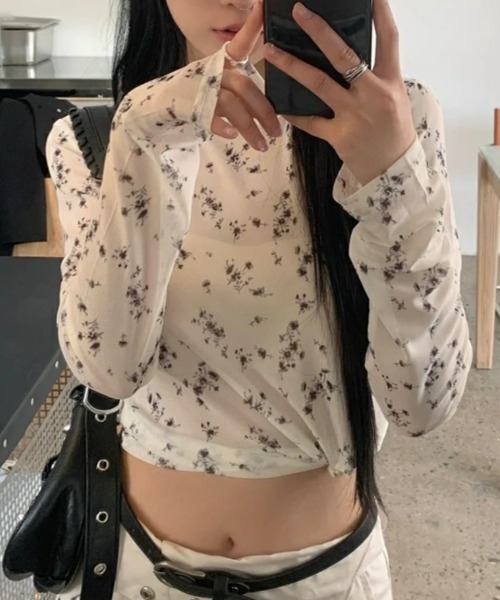 SHEENA(シーナ)の「小花柄ストレッチシアートップス(Tシャツ/カットソー・レディース・ホワイト/アイボリー/ライトオレンジ系・M)」の6枚目の写真