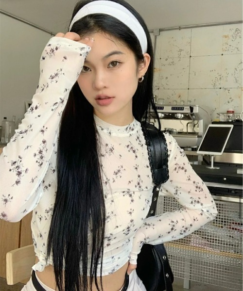 セール】小花柄ストレッチシアートップス（Tシャツ/カットソー
