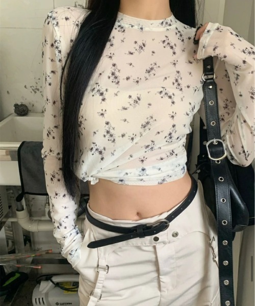 SHEENA(シーナ)の「小花柄ストレッチシアートップス(Tシャツ/カットソー・レディース・ホワイト/アイボリー/ライトオレンジ系・M)」の14枚目の写真