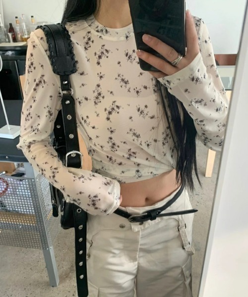 SHEENA(シーナ)の「小花柄ストレッチシアートップス(Tシャツ/カットソー・レディース・ホワイト/アイボリー/ライトオレンジ系・M)」の17枚目の写真