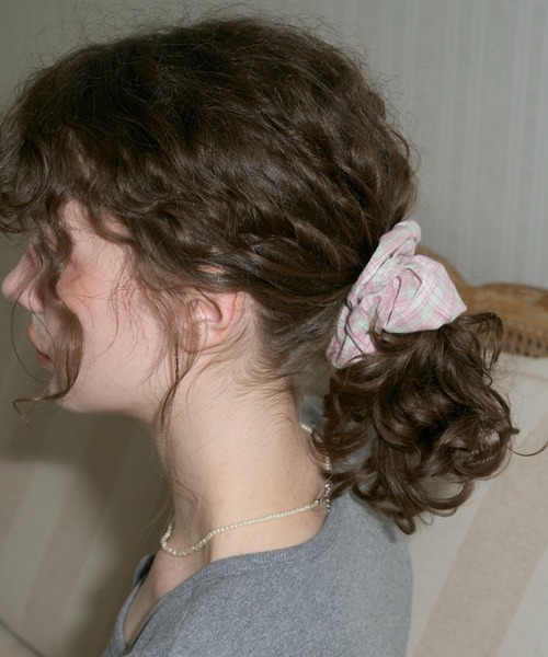 GIUNON(ジウノン)の「pale color check chouchou / ペールカラーチェックシュシュ(シュシュ・レディース・グリーン/ピンク/ブラウン・FREE)」の3枚目の写真