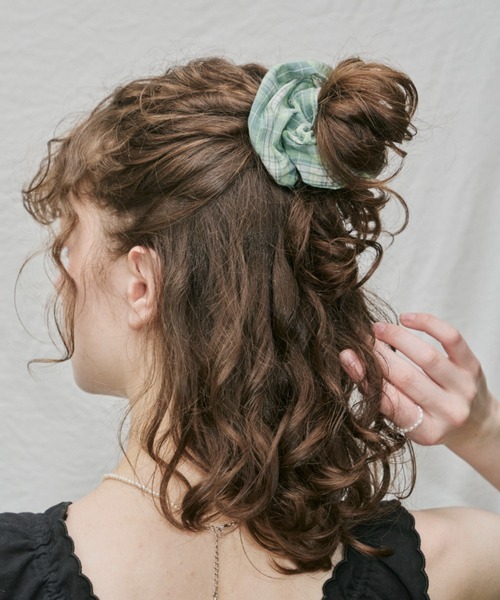 GIUNON(ジウノン)の「pale color check chouchou / ペールカラーチェックシュシュ(シュシュ・レディース・グリーン/ピンク/ブラウン・FREE)」の14枚目の写真