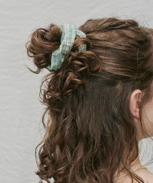 GIUNON(ジウノン)の「pale color check chouchou / ペールカラーチェックシュシュ(シュシュ・レディース・グリーン/ピンク/ブラウン・FREE)」の10枚目の写真