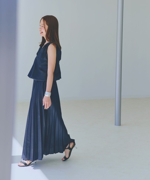 GLOBAL WORK(グローバルワーク)の「高山直子さんコラボ/セミシアープリーツスカート/EiiS/289637(スカート・レディース・スミクロ/ネイビー・SMALL/X-SMALL)」の14枚目の写真