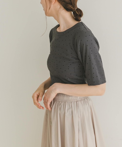 ITEMS URBANRESEARCH(アイテムズ アーバンリサーチ)の「5ブソデリブTシャツ(Tシャツ/カットソー・レディース・チャコールグレー/ブラック/ホワイト・FREE)」の7枚目の写真