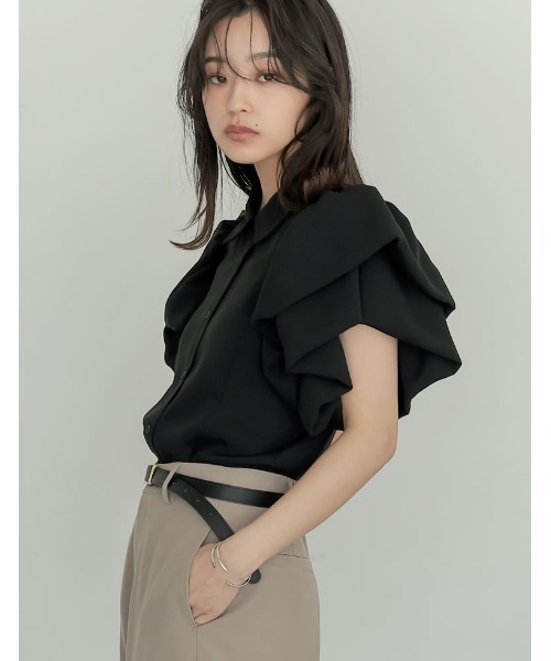 Re:EDIT（リエディ）の「[2025 SUMMER COLLECTION][セレモニー オケージョン]ジョーゼットフリルスリーブ半袖ブラウス（シャツ/ブラウス・レディース・ブラック/ホワイト・MEDIUM/LARGE）」の4枚目の写真