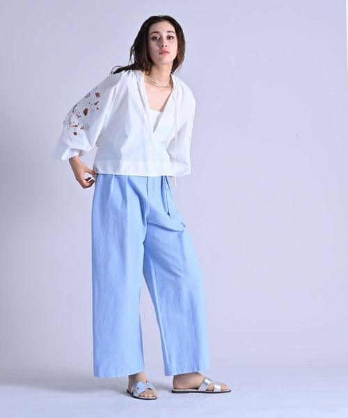 RAW FUDGE（ローファッジ）の「ベルト付２タックパンツ（その他パンツ・レディース・スミクロ/サックスブルー/オフホワイト・M）」の17枚目の写真