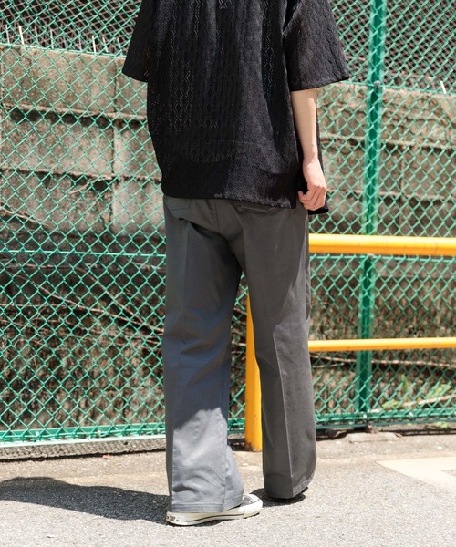 ITEMS URBANRESEARCH(アイテムズ アーバンリサーチ)の「センタープレスフレアードトラウザー(その他パンツ・メンズ・グレー/ブラック/ネイビー・MEDIUM/LARGE)」の12枚目の写真