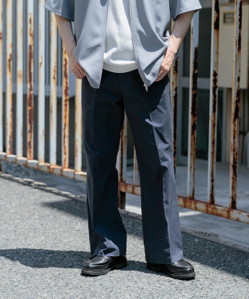 ITEMS URBANRESEARCH(アイテムズ アーバンリサーチ)の「センタープレスフレアードトラウザー(その他パンツ・メンズ・グレー/ブラック/ネイビー・MEDIUM/LARGE)」の21枚目の写真