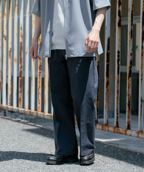 ITEMS URBANRESEARCH(アイテムズ アーバンリサーチ)の「センタープレスフレアードトラウザー(その他パンツ・メンズ・グレー/ブラック/ネイビー・MEDIUM/LARGE)」の22枚目の写真