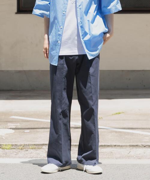 ITEMS URBANRESEARCH(アイテムズ アーバンリサーチ)の「センタープレスフレアードトラウザー(その他パンツ・メンズ・グレー/ブラック/ネイビー・MEDIUM/LARGE)」の21枚目の写真