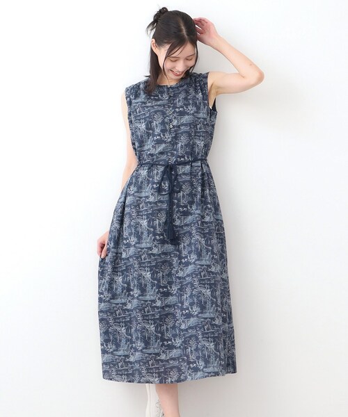 LAURA ASHLEY(ローラアシュレイ)の「【STORY掲載!/コットン100%/同柄アイテムあり】ブレイスミス トワル柄 ワンピース(ワンピース・レディース・ホワイト系3/ネイビー系・38/40)」の2枚目の写真
